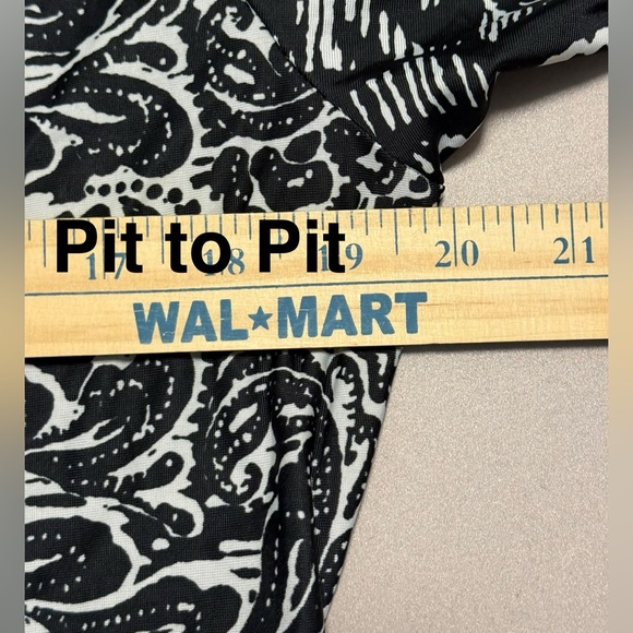 Elegant Black and White Print Dress - Picture 6 of 11